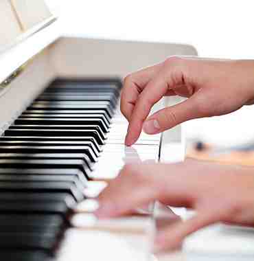 Comment apprenez-vous le piano seul et en cadeau?